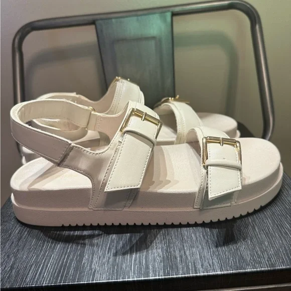 Madden Girl womens Sprittz Flat Sandal Sz 8.5 - Picture 3 of 11